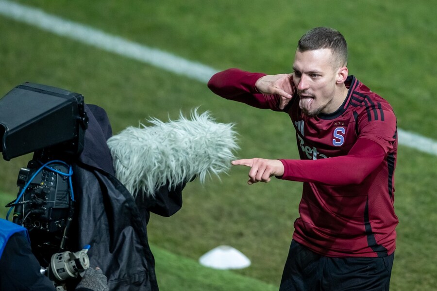 karviná - Sparta praha: zhasla světla na stadionu